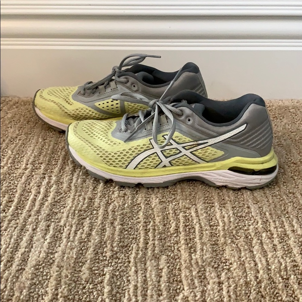 ASIC 2000 gt running shoes